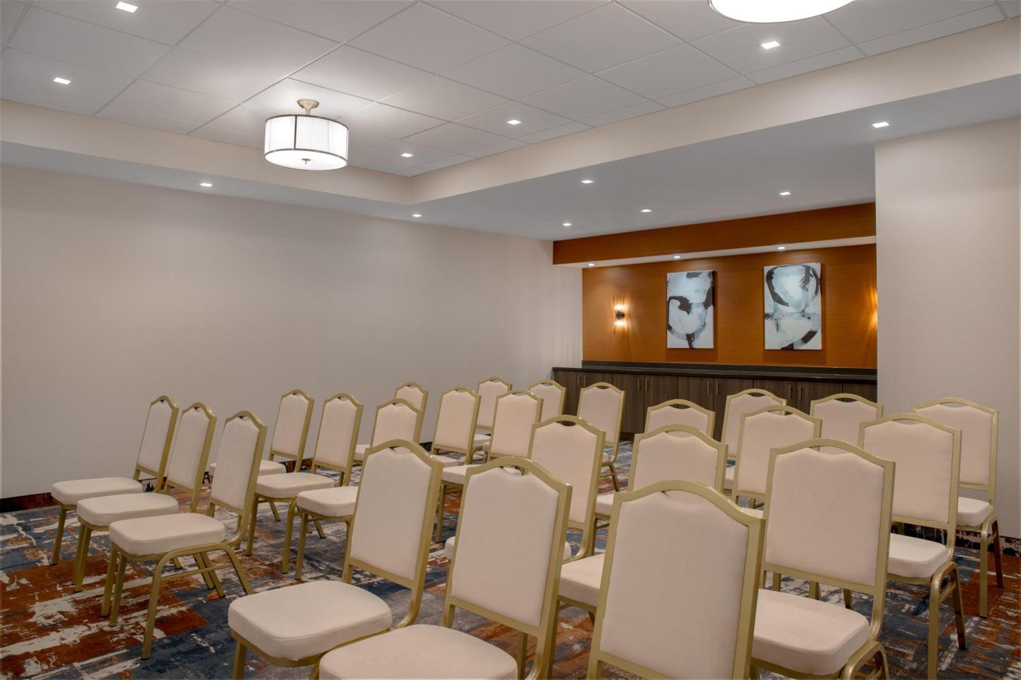 Hampton Inn By Hilton Winnipeg Downtown מראה חיצוני תמונה