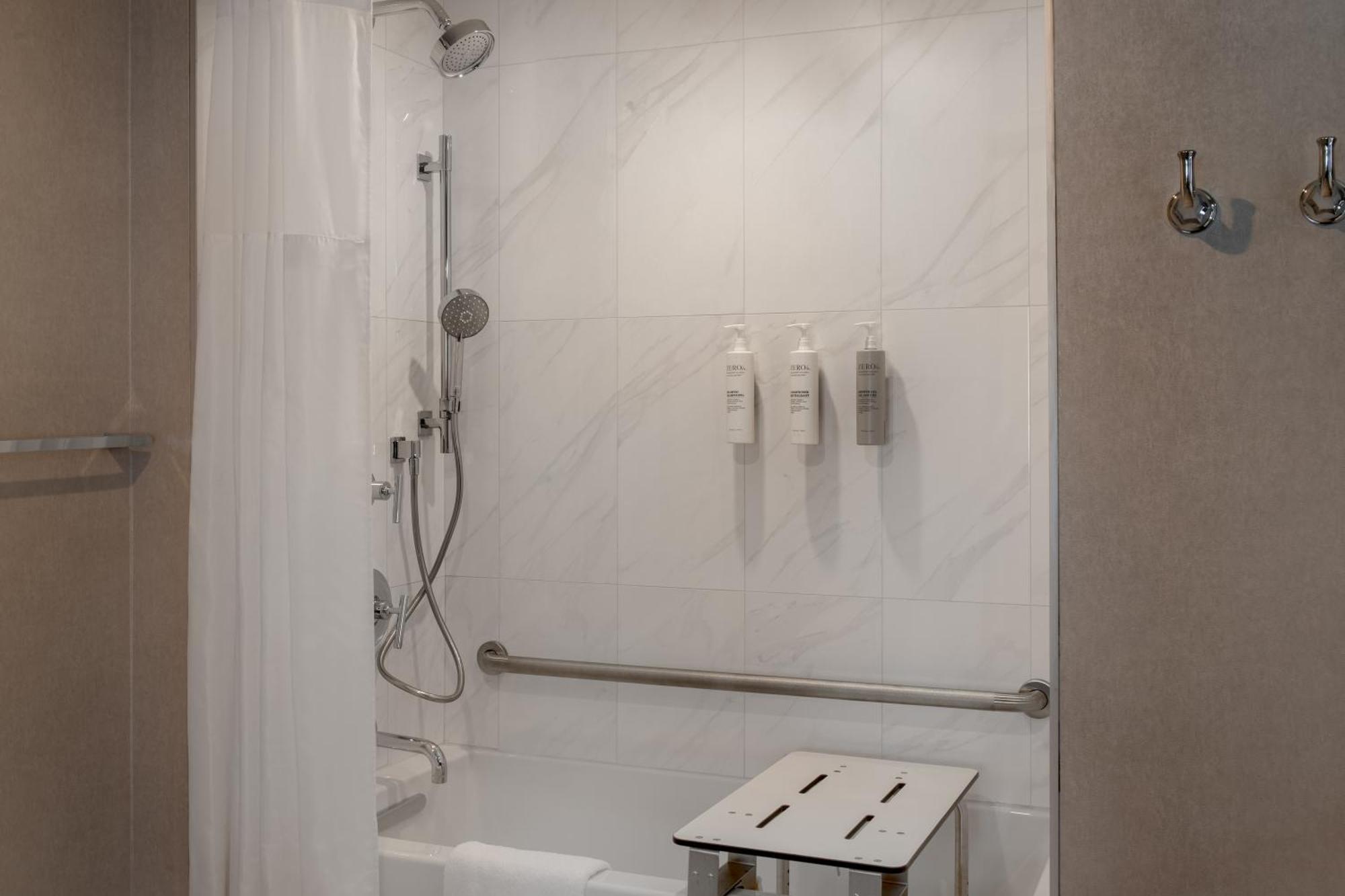 Hampton Inn By Hilton Winnipeg Downtown מראה חיצוני תמונה