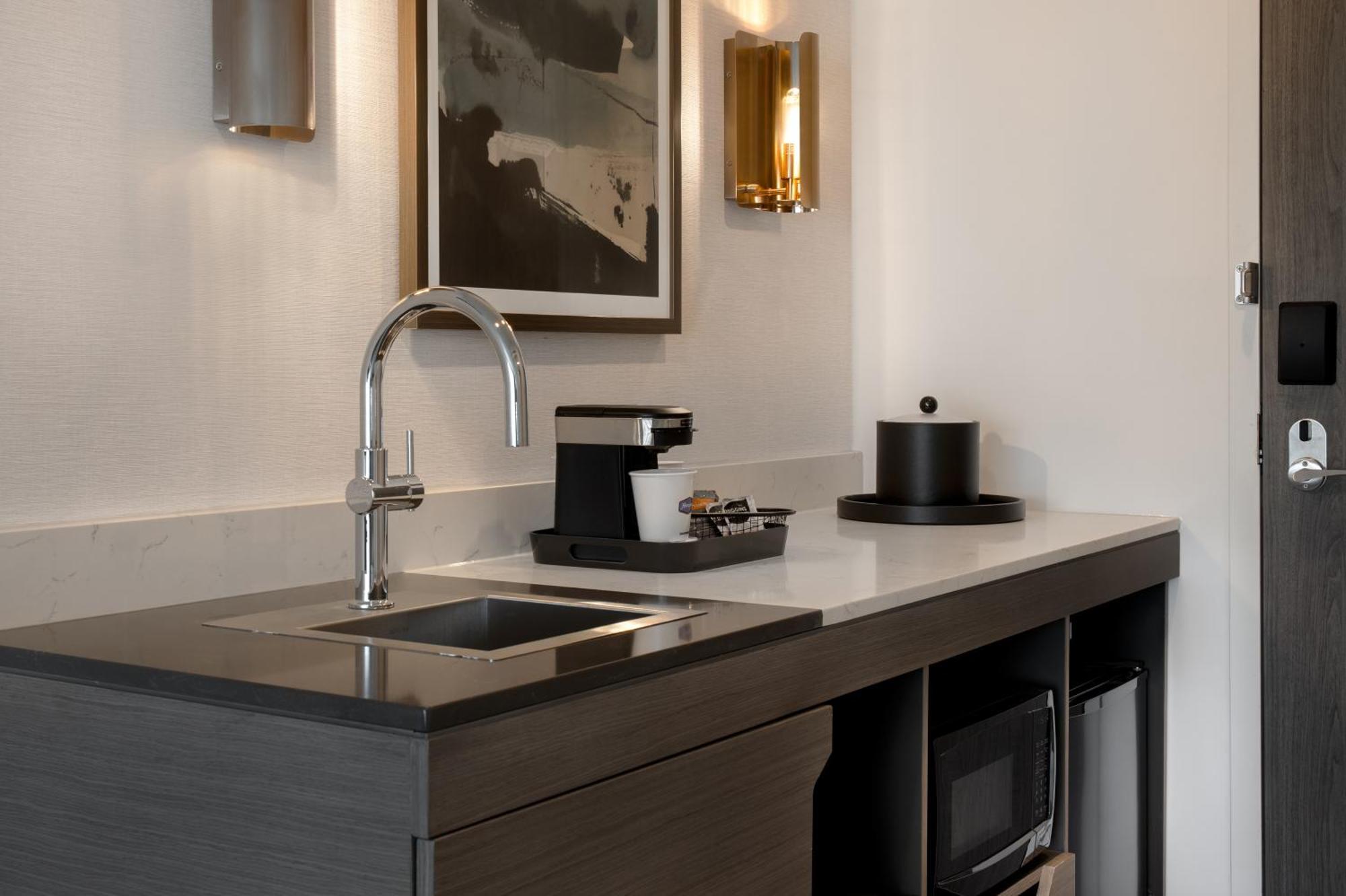 Hampton Inn By Hilton Winnipeg Downtown מראה חיצוני תמונה