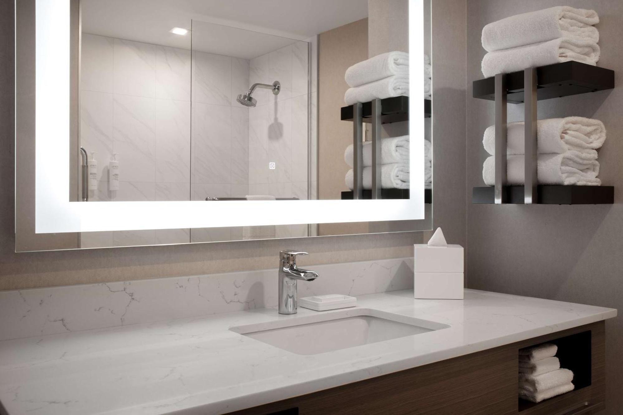 Hampton Inn By Hilton Winnipeg Downtown מראה חיצוני תמונה