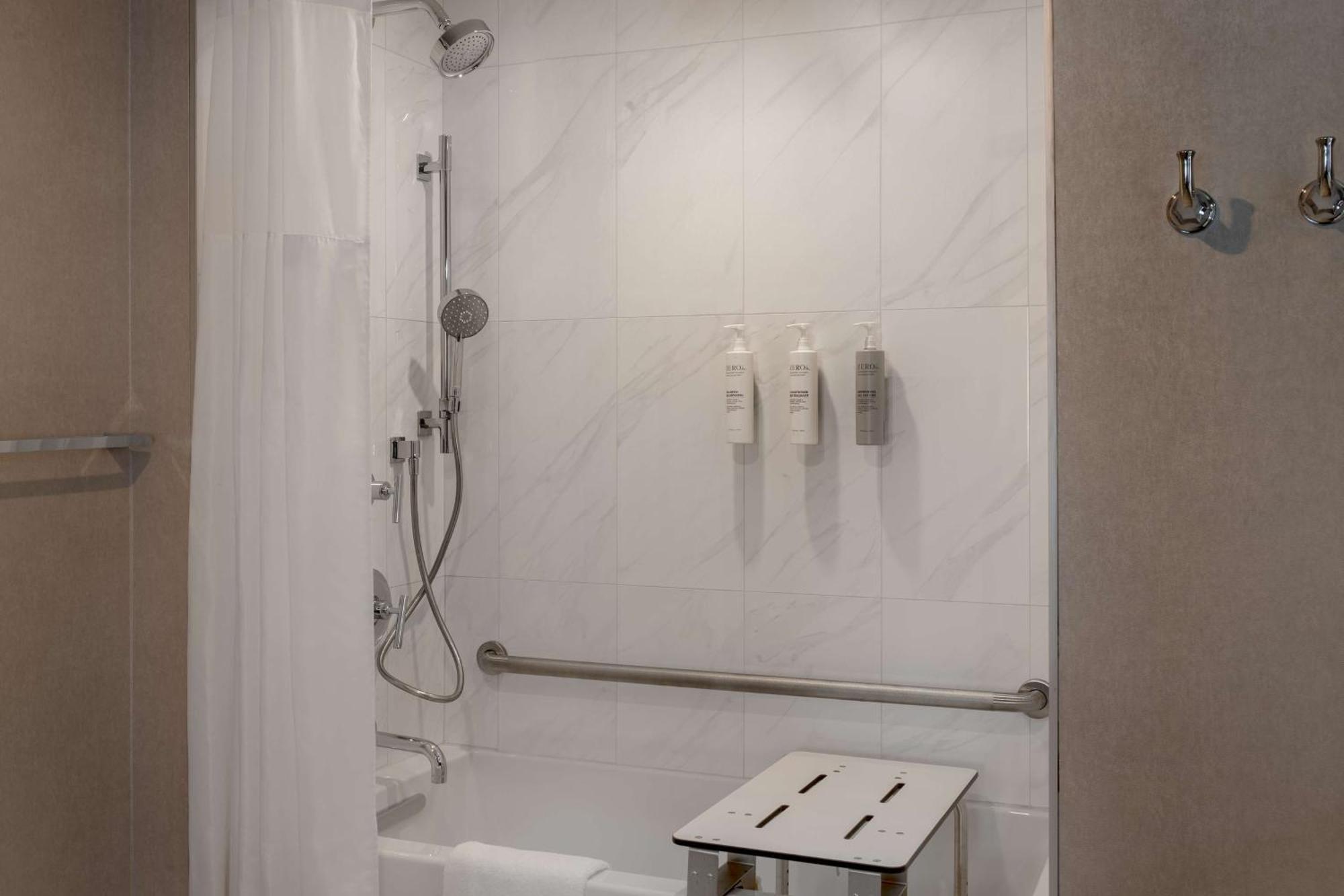 Hampton Inn By Hilton Winnipeg Downtown מראה חיצוני תמונה