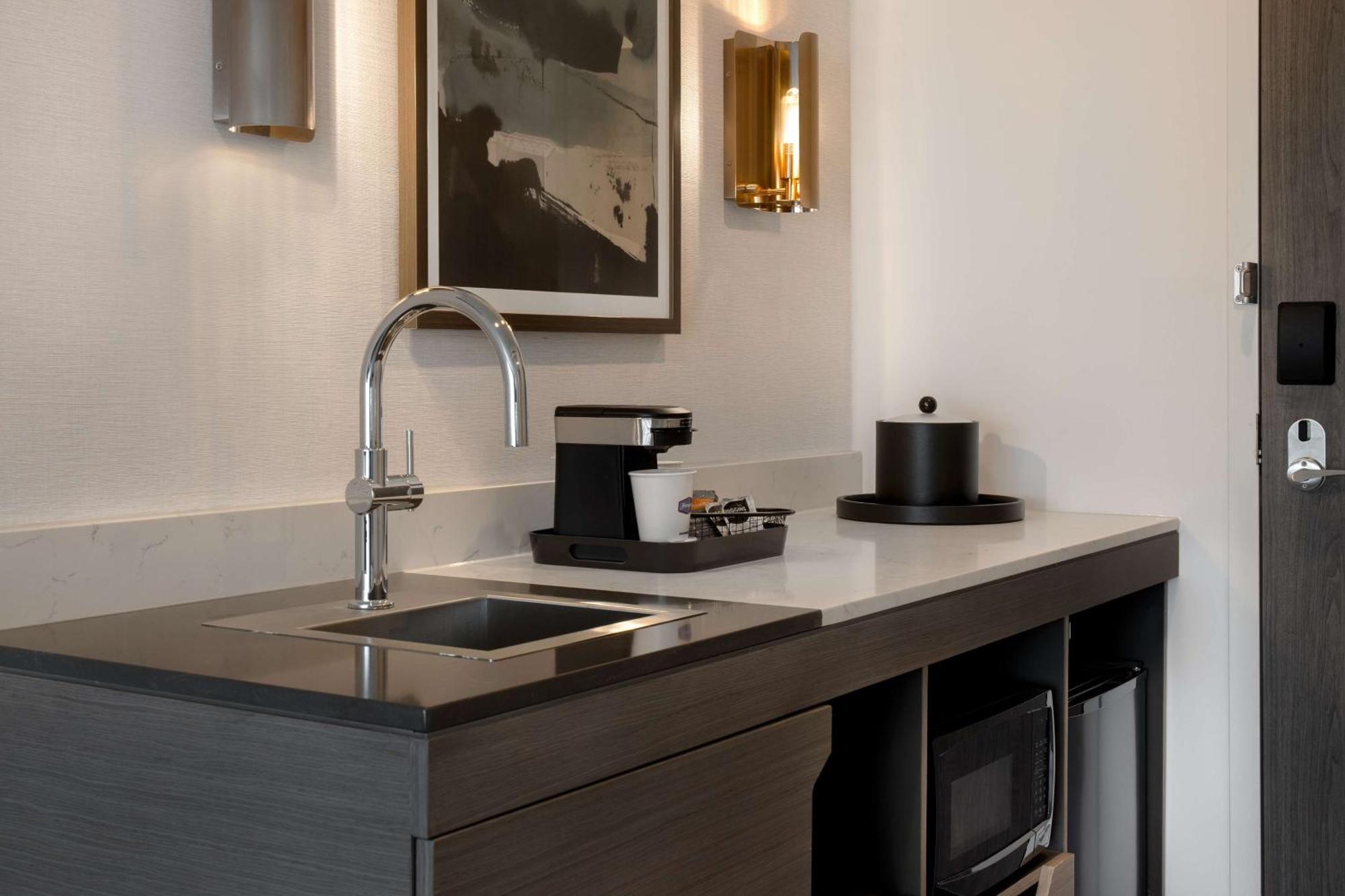 Hampton Inn By Hilton Winnipeg Downtown מראה חיצוני תמונה